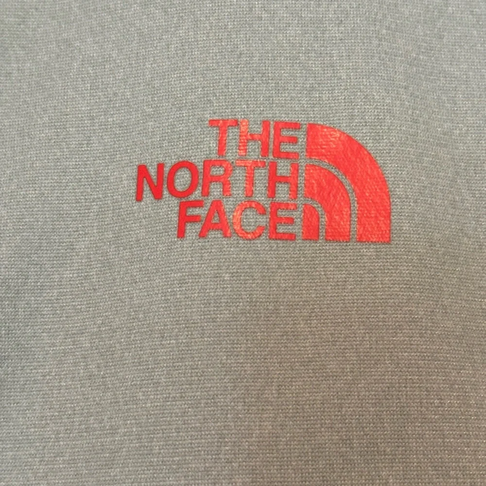 The North Face Men’s 1/4 zip light grey with Red Trim‎ size S